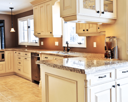 <p style="font-family: 'Poppins', sans-serif; font-weight: 700; font-size:24px;">KITCHEN REMODELING</p>